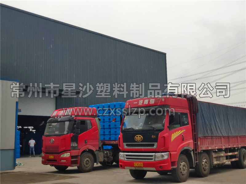 兩車(chē)730平米浮筒已裝滿(mǎn) 即將出廠(chǎng)踏上江西南昌之旅